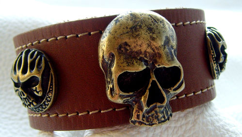 Armband Big Skull in verschiednen Lederfarben